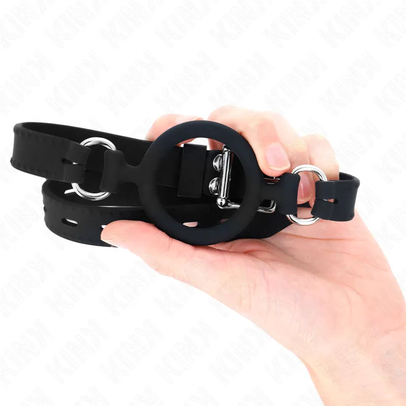 Baillon BDSM silicone noir ajustable, hypoallergénique, ergonomique, avec sangle réglable et boucle métallique.