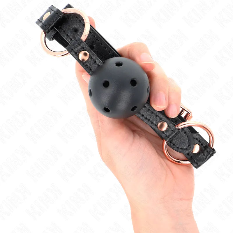 Gag BDSM en silicone noir avec sangle ajustable et anneaux métalliques, design ergonomique et discret.
