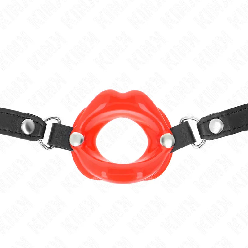 Bâillon BDSM silicone rouge ajustable, design ergonomique, sangles noires, sécurité et confort, accessoire multicolore.