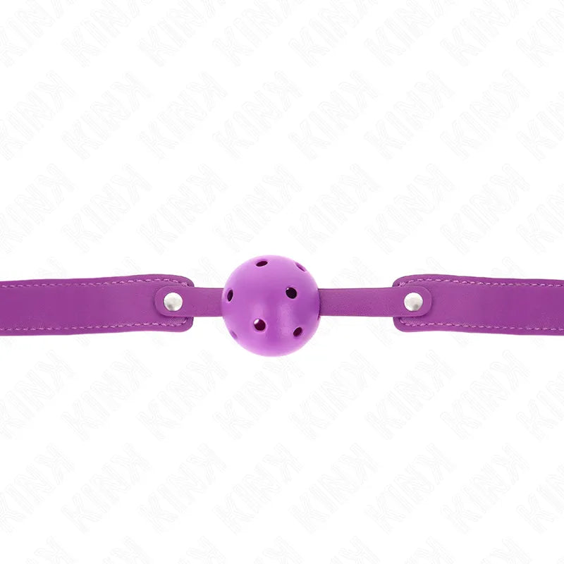 Gag BDSM en silicone violet avec sangle réglable, boule perforée pour confort et sécurité, design discret et élégant.