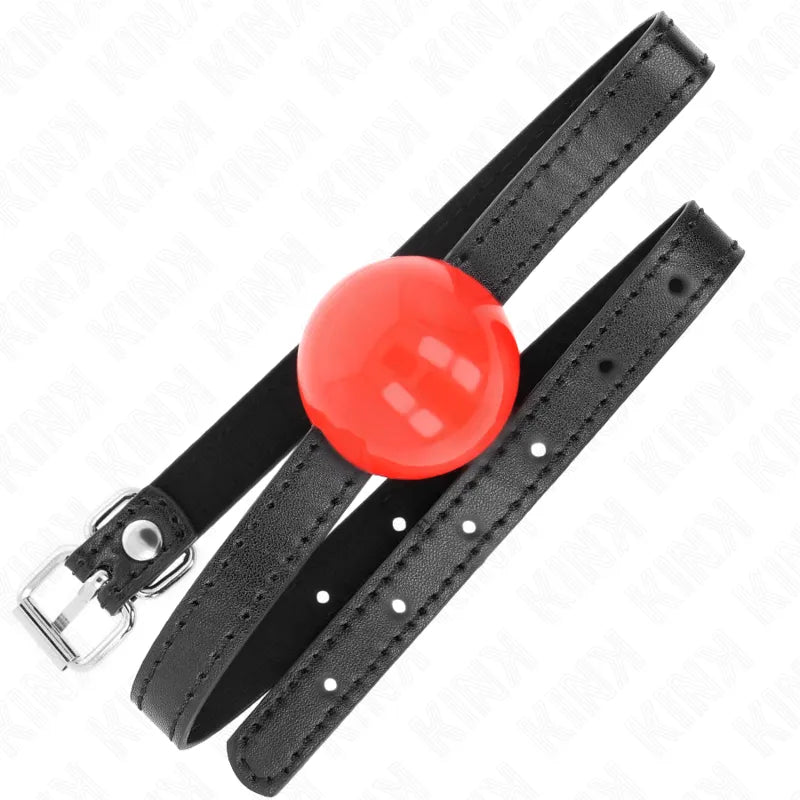 Gag BDSM en silicone rouge avec sangle noire réglable, design élégant et durable pour confort et sécurité.