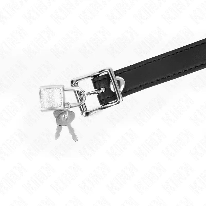 Bâillon BDSM silicone noir, bretelles réglables, boucle métallique, design ergonomique, sans phtalates, facile à nettoyer.