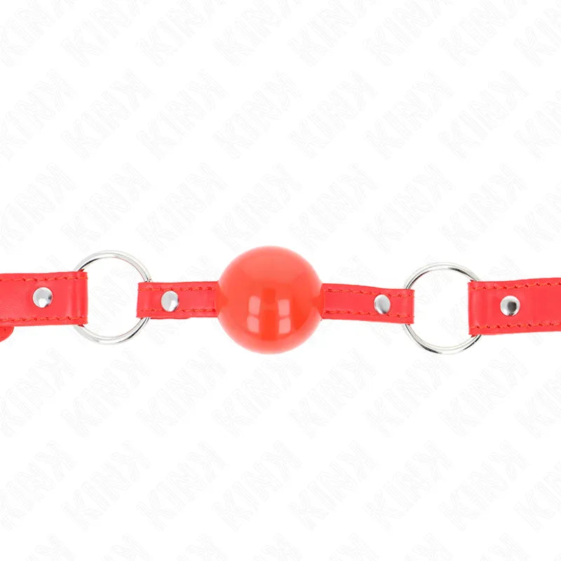 Gag boule rouge en silicone ajustable avec lanières et anneaux métalliques, idéal pour BDSM intense et confort optimal.