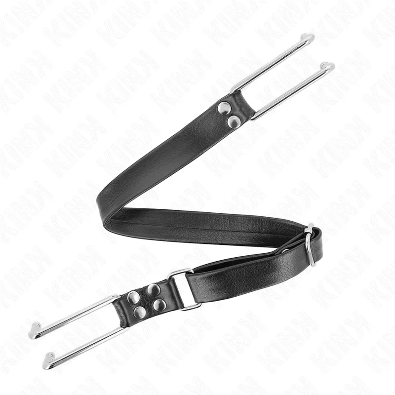 Gag BDSM en silicone noir ajustable, style mors, avec sangles réglables et attaches métalliques pour confort et sécurité.
