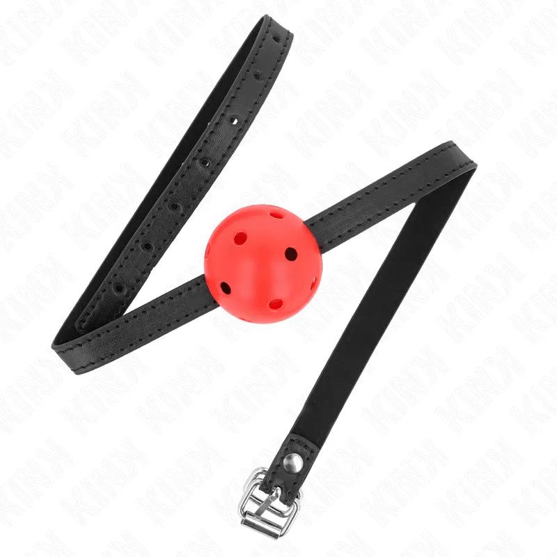 Gag BDSM silicone rouge avec sangles noires réglables, design ergonomique et hypoallergénique pour confort et sécurité.