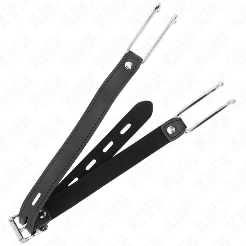Gag BDSM silicone noir ajustable, design ergonomique avec boucle métallique, idéal pour confort et sécurité.
