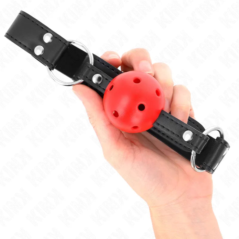 Gag BDSM en silicone rouge avec sangle noire ajustable, ergonomique et sécurisée, idéal pour débutants et expérimentés.