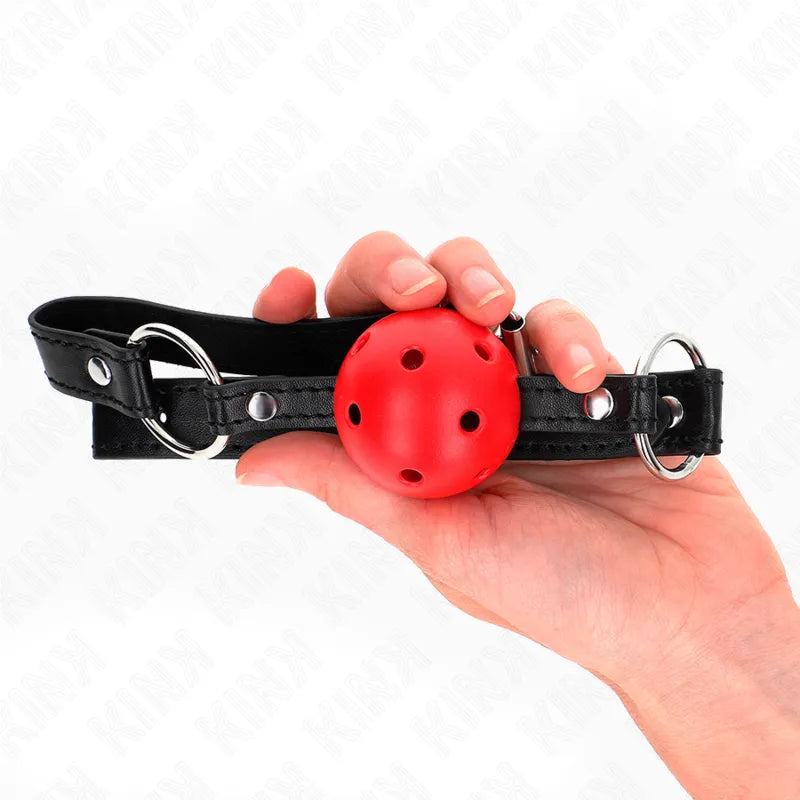 Gag BDSM silicone rouge, ajustable, avec sangle noire robuste, pour confort et sécurité, idéal débutants et experts.