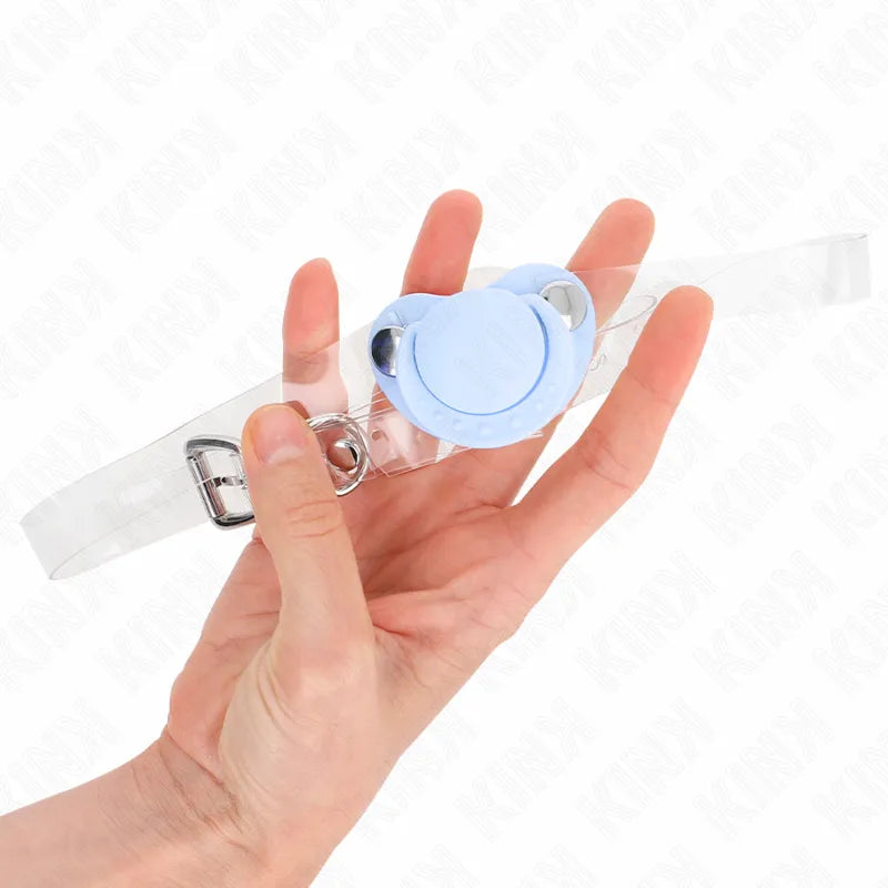 Baillon BDSM silicone bleu ajustable, sangle transparente, boucle métallique, design confortable et sécuritaire.