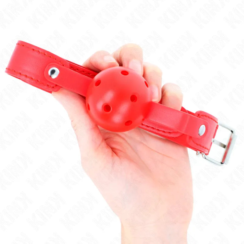 Gag BDSM rouge en silicone doux avec sangles ajustables, design ergonomique, trous de respiration, taille universelle.