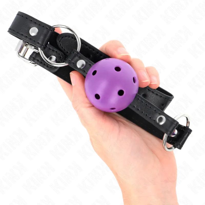 Bâillon BDSM silicone violet, sangles noires ajustables, design ergonomique et hypoallergénique pour confort et sécurité.