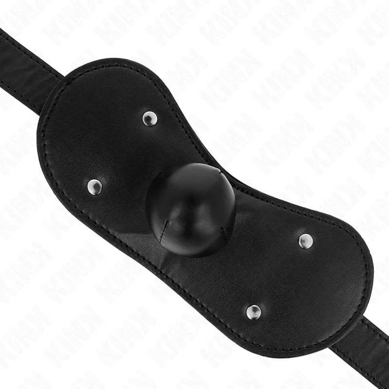 Gag boule BDSM en silicone noir, ergonomique et réglable, avec sangle en cuir pour confort et sécurité optimale.