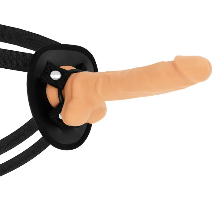 Gode articulable silicone beige double densité avec ventouse, compatible harnais, flexible et réaliste, sur fond blanc.