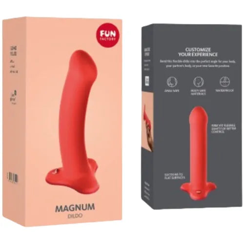 Gode ceinture rouge en silicone médical, flexible, hypoallergénique, avec ventouse, sur fond de boîte beige et noire.