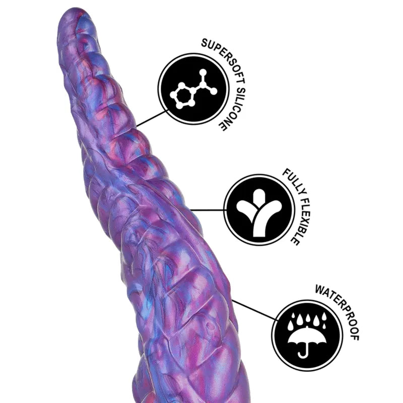 Gode en silicone liquide violet et bleu, texture réaliste, inspiré du Nøkken scandinave, flexible et hypoallergénique.