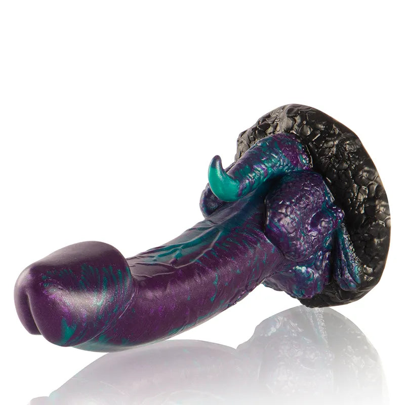 Gode silicone mythologie grecque, violet et noir, forme réaliste, détails texturés, stimulation intense, ergonomique.