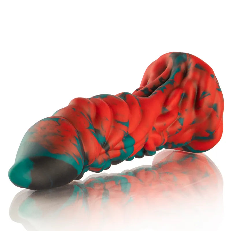 Gode mythologique silicone rouge et noir, texture lisse, gland 62 mm, base sécurisée, design inspiré mythologie antique.
