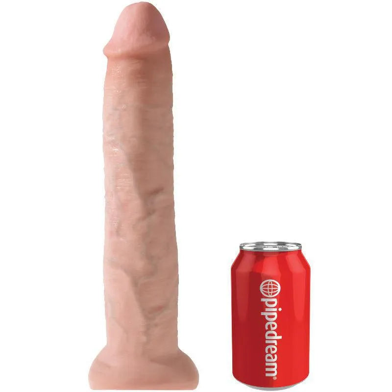 Gode réaliste beige avec ventouse, texture veiné, 33cm, à côté d'une canette rouge pour comparaison de taille.