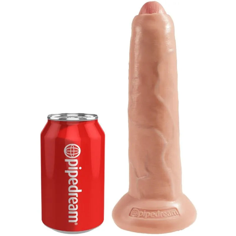 Gode réaliste peau claire, prépuce rétractable, double densité, ventouse puissante, à côté d'une canette rouge.
