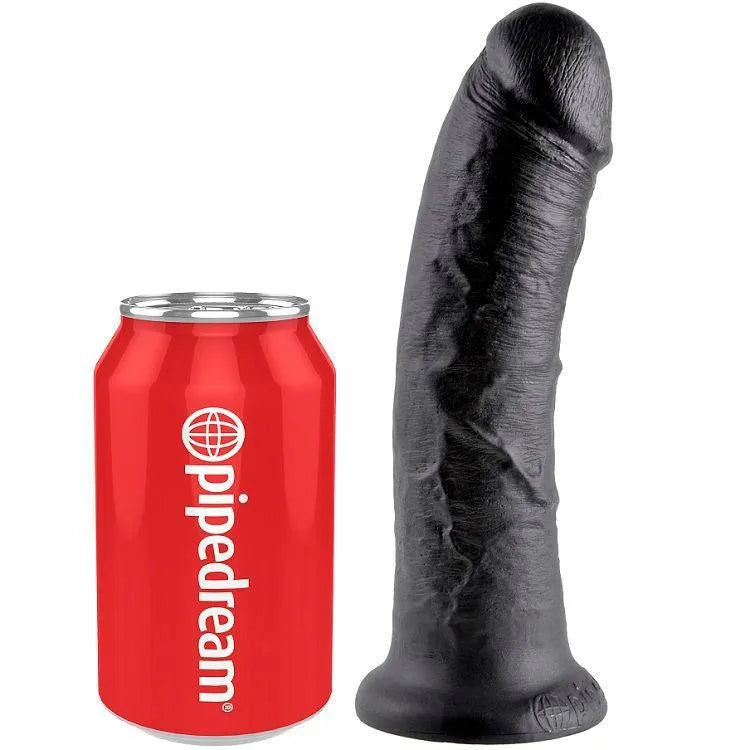 Gode réaliste noir avec ventouse, texture veinée, à côté d'une canette rouge pour comparaison de taille.