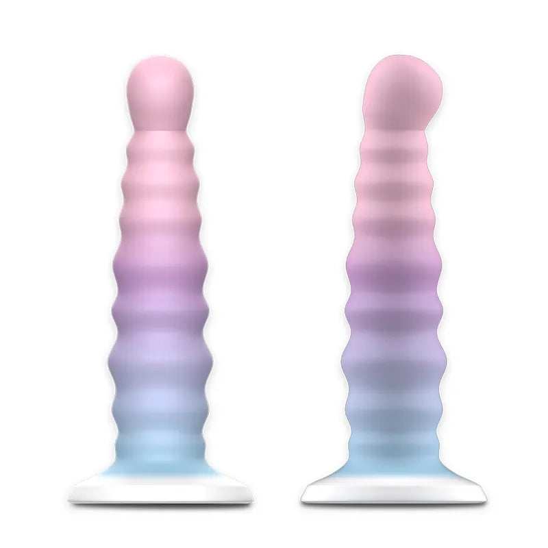Gode silicone Nayade pastel, forme ondulée, base aspirante, compatible harnais, hypoallergénique, flexible et doux.