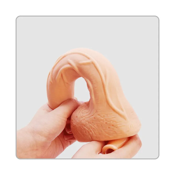 Gode réaliste incurvé beige avec ventouse, texture détaillée, conçu pour stimulation point G, mains libres.