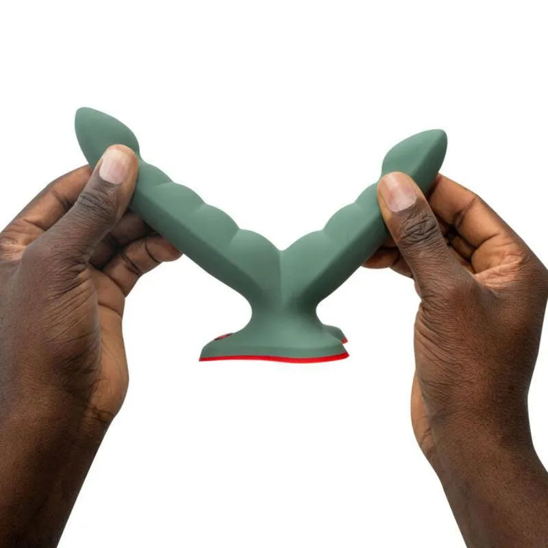 Gode ventouse vert texturé, silicone crêtes, stimulation clitoridienne et anale, étanche, mains libres, compact.