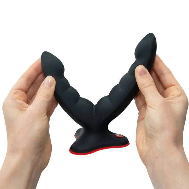 Gode ventouse noir en silicone texturé, forme ergonomique avec crêtes, stimulation clitoridienne et anale, mains libres.