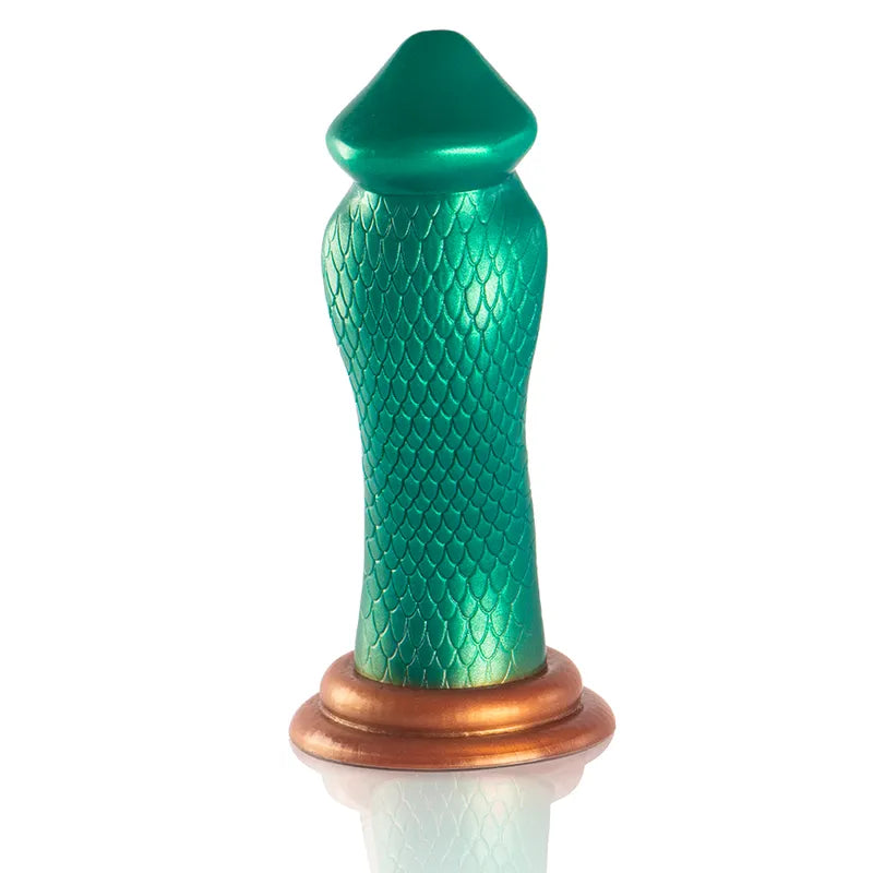 Godemichet vert écaillé inspiré mythologie grecque, base antidérapante cuivrée, longueur 185mm, télécommande incluse.