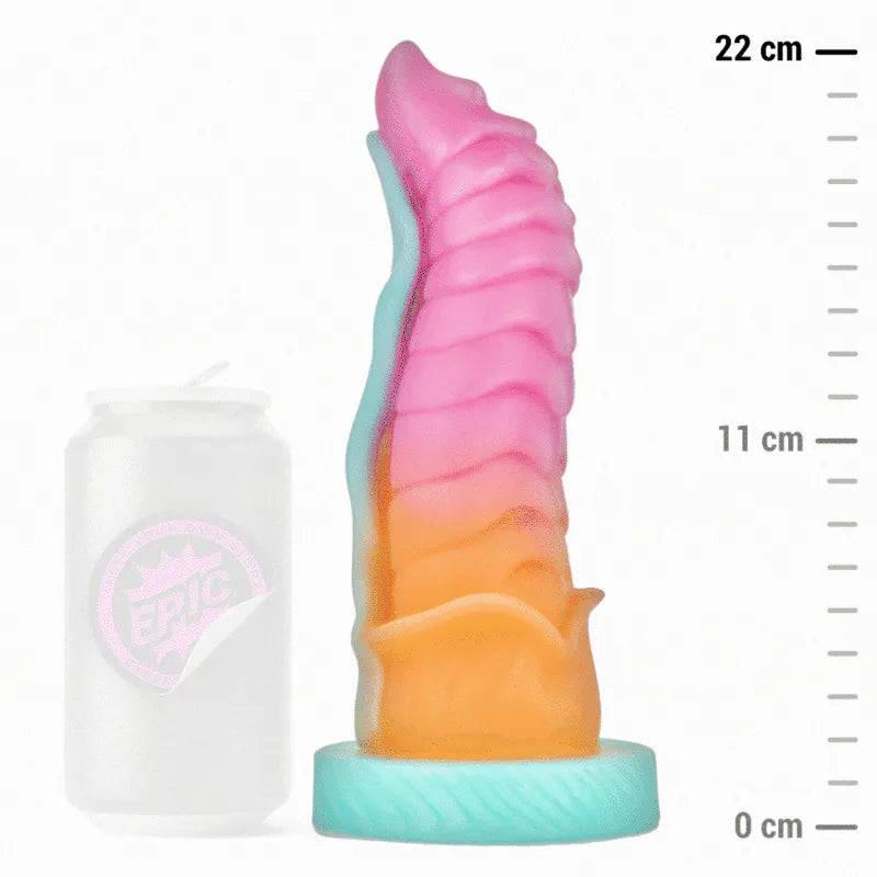Godemichet silicone liquide multicolore 22cm, forme ondulée inspirée du Kelpie, ventouse robuste, design ergonomique.