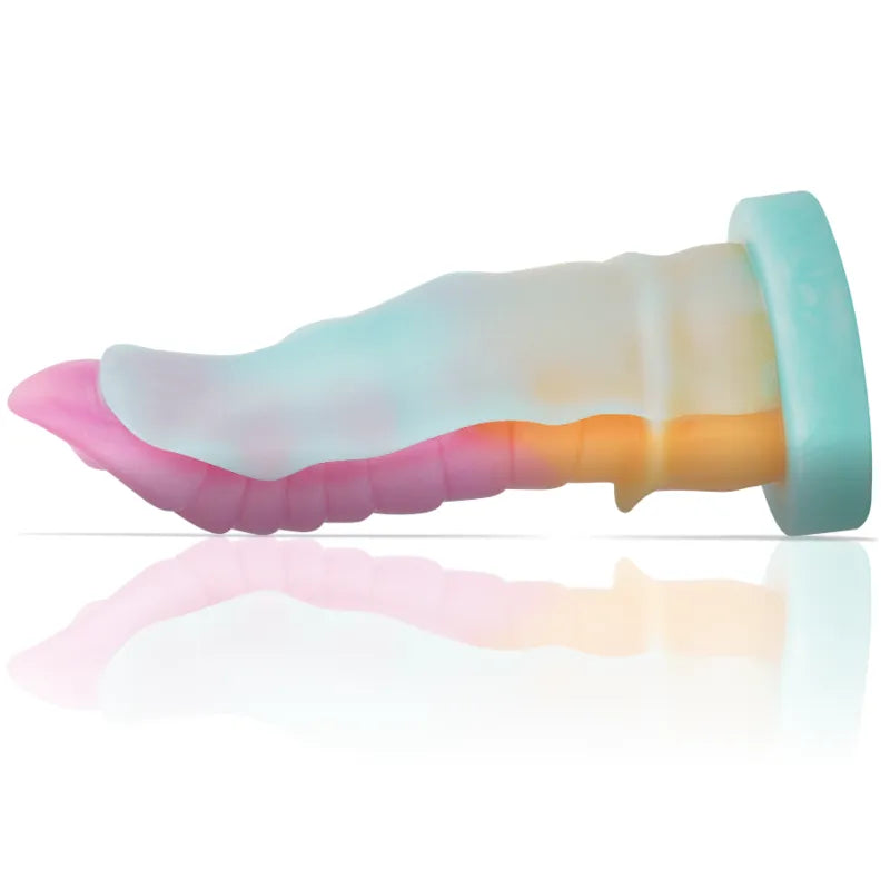 Godemichet silicone liquide multicolore 22cm, forme inspirée du Kelpie, ventouse robuste, texture réaliste et stimulante.