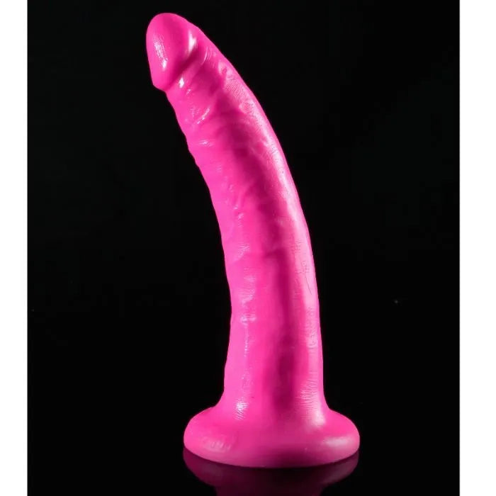 Godemichet rose ventouse hypoallergénique, texture réaliste, base robuste, compatible harnais, surfaces lisses.