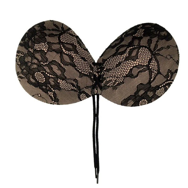 Soutien-gorge adhésif noir dentelle ronde, sans bretelles, avec fermoir ajustable pour décolleté optimal et invisibilité.