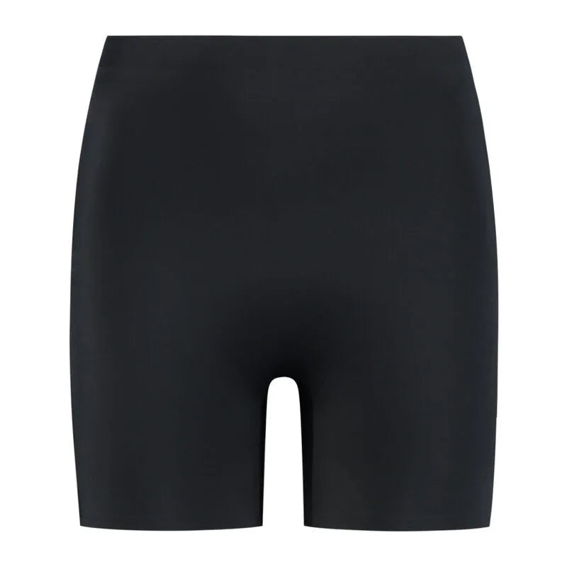 Short noir invisible Bye Bra, mi-taille, longueur cuisse, microfibre douce, contrôle léger, confort optimal.