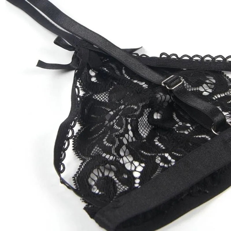 Ensemble lingerie noir Subblime en dentelle, soutien-gorge, porte-jarretelles et string, élégant et confortable.