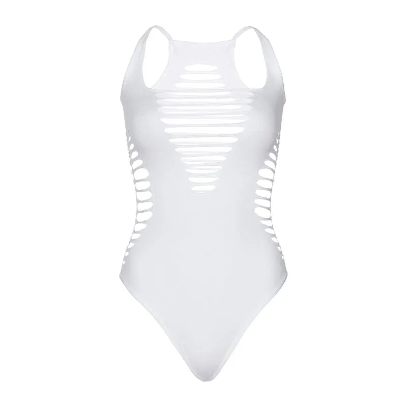 Body string blanc sans couture, dos nageur, découpes déchiquetées, silhouette lisse, nylon élasthanne, élégant et discret.