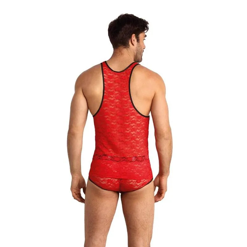 Homme portant un top rouge en dentelle sans manches, ajusté, avec motif fleuri, vue de dos, style élégant et sophistiqué.