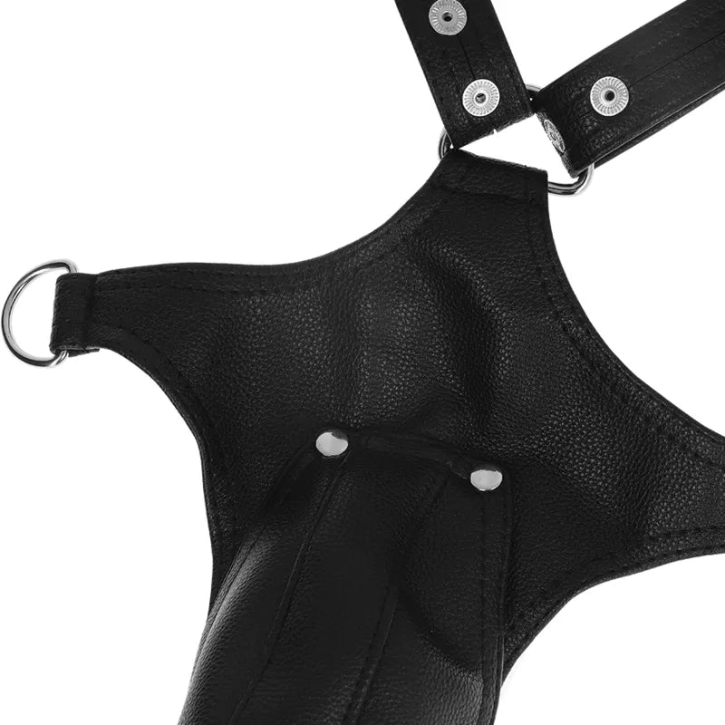 Harnais corps cuir vegan noir ajustable, style Séville, détails métalliques, design ergonomique pour homme audacieux.