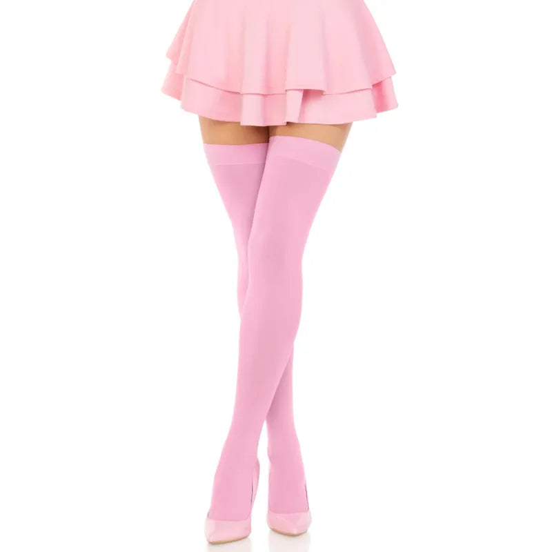 Bas cuissardes rose brillant en nylon, effet soyeux, bande silicone, élégance féminine, tenue raffinée sans jarretelles.