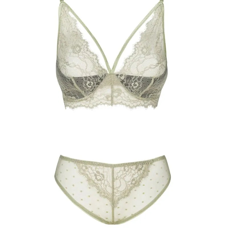 Ensemble lingerie dentelle kaki sans armature, soutien-gorge et culotte pour poitrine volumineuse, confort et élégance.