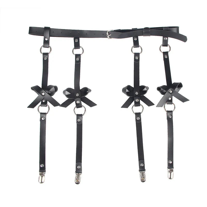 Harnais jambe cuir noir avec chaînes délicates, ajustable, élégant et sophistiqué, lingerie femme séduction et confort.