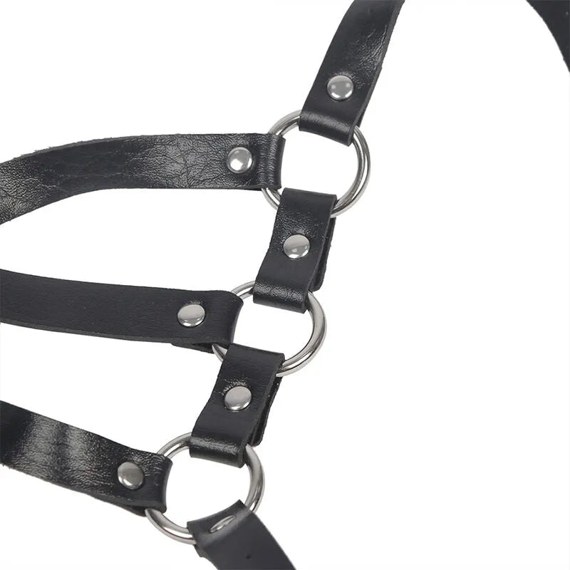 Harnais corps cuir noir avec chaînes, sangles ajustables, lingerie sexy femme, élégance et audace, haute qualité.