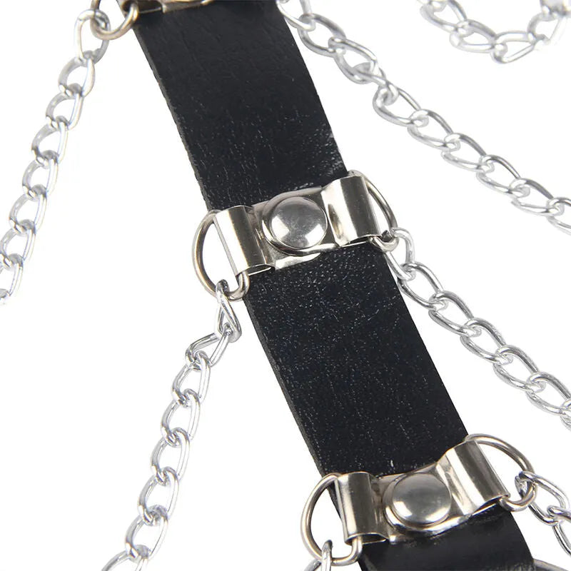 harnais poitrine cuir noir chaînes raffinées sensualité audace élégance séduisante réglable taille unique confort qualité luxe glamour sophistiqué