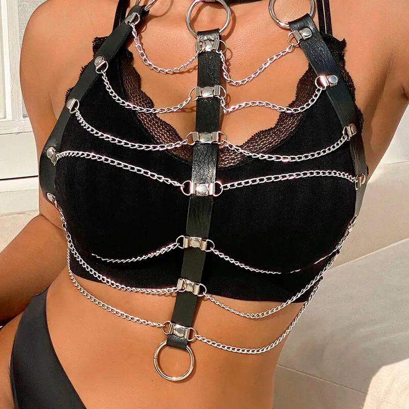 harnais poitrine cuir noir chaînes raffinées sensualité audace élégance séduisante réglable taille unique confort qualité luxe glamour sophistiqué