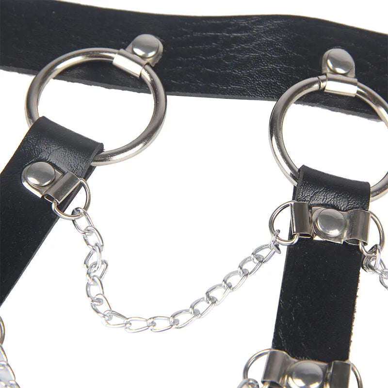 harnais poitrine cuir noir chaînes raffinées sensualité audace élégance séduisante réglable taille unique confort qualité luxe glamour sophistiqué
