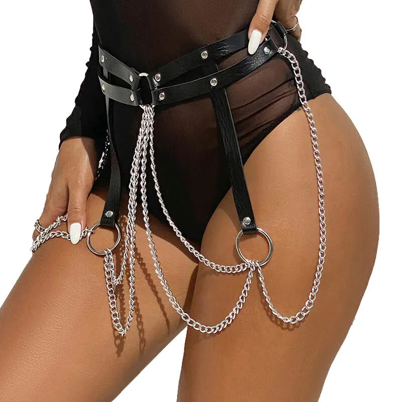 Ceinture en cuir noir avec chaînes et anneaux métalliques, design élégant et séduisant, taille unique pour féminité affirmée.