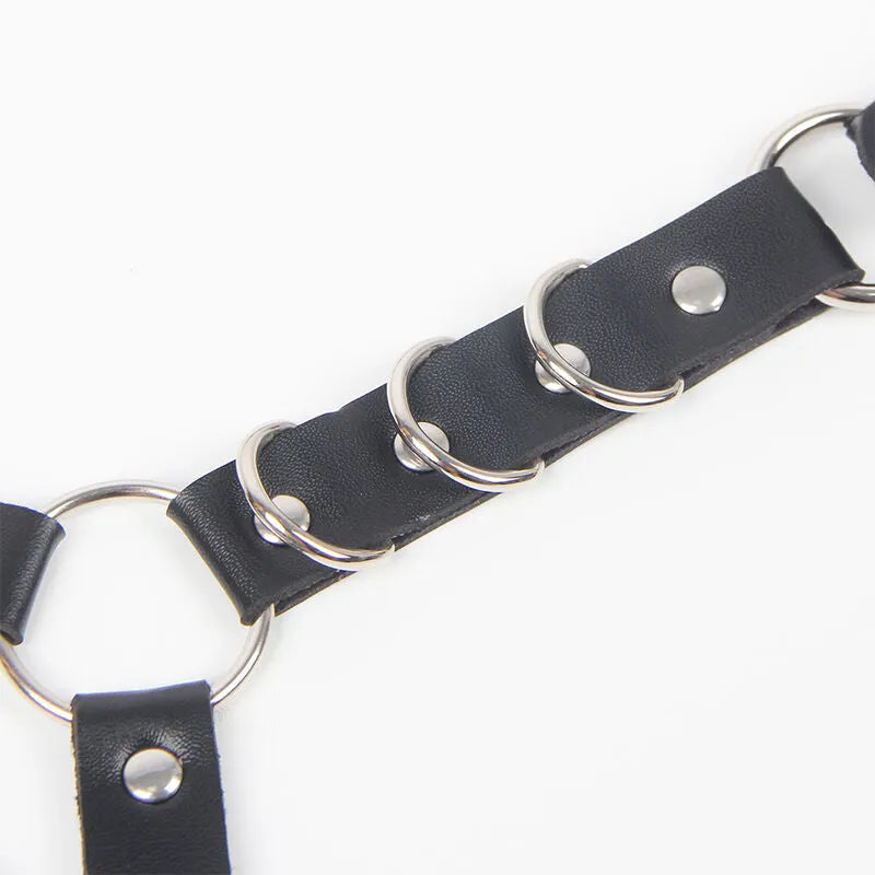 lingerie harnais ceinture jarretières cuir noir chaînes anneaux séduction élégance féminin sensuel sexy ajustable tailleunique haute qualité confortable durable sophistiquée