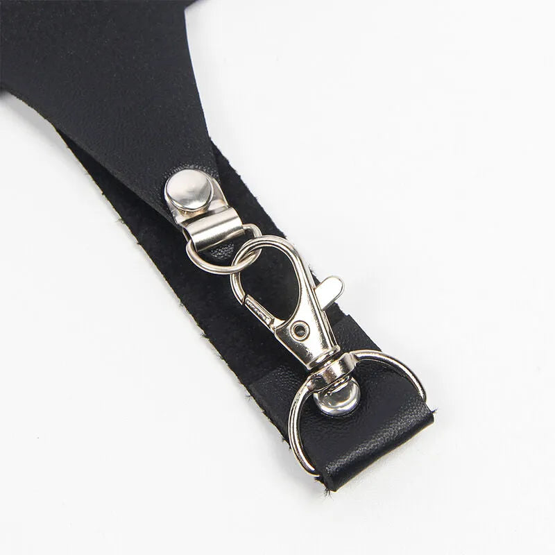 Harnais intégral en cuir noir avec chaînes et anneaux, lingerie sexy femme, ajustable, élégant et sophistiqué.