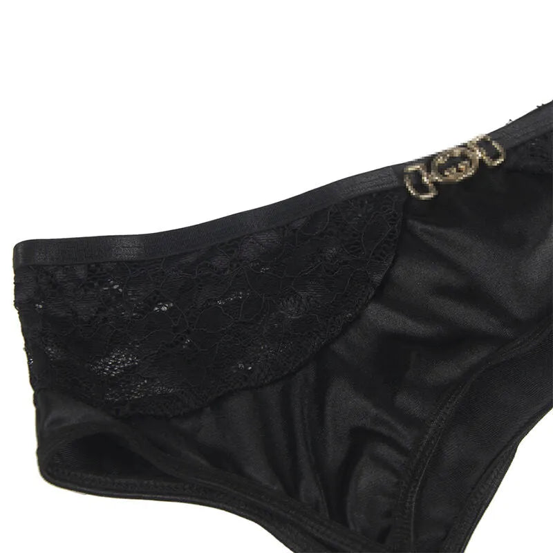 Lingerie sexy femme trois pièces dentelle noire polyester extensible confortable soutiengorge string jarretière fabrication américaine chic élégant