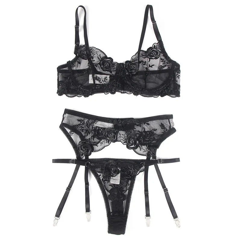 Ensemble lingerie noir trois pièces, dentelle florale, grande taille, soutien-gorge, porte-jarretelles, culotte satinée.
